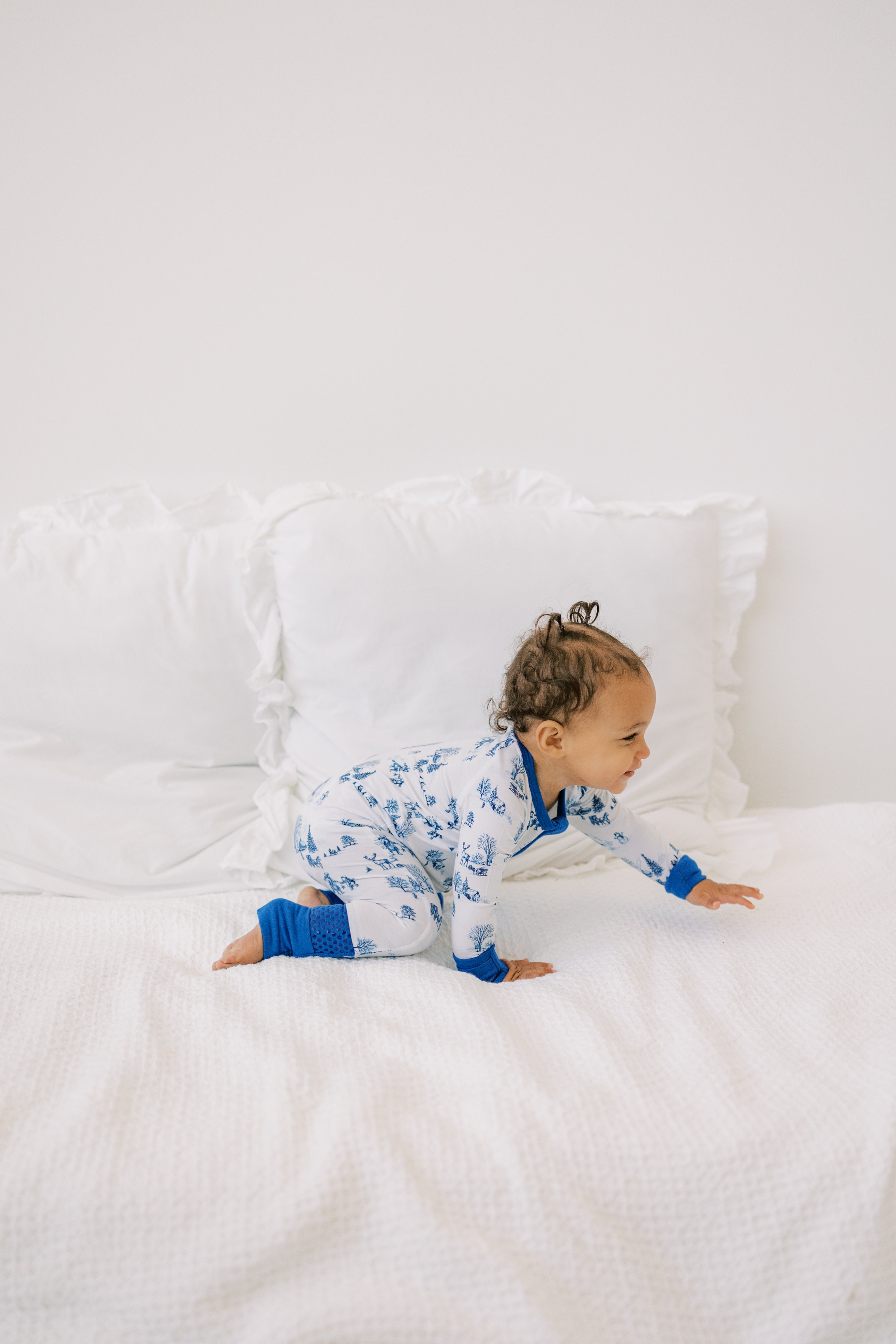 Snowy Day - Long Sleeve Zippies - GettCozy