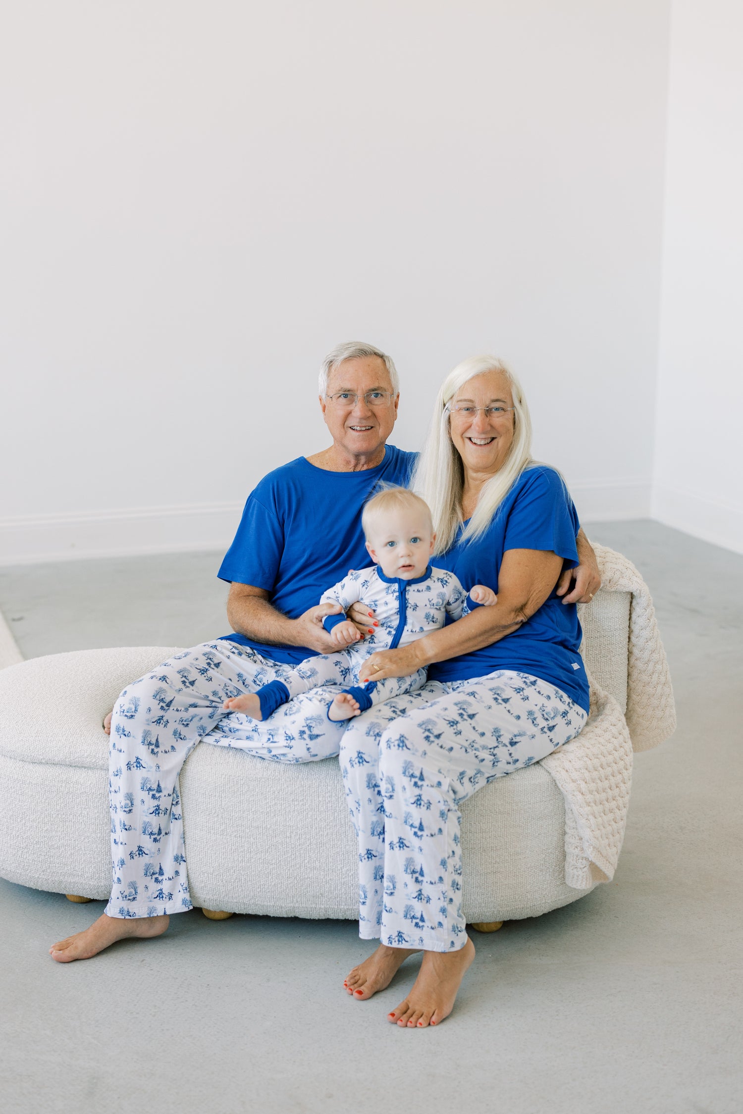 Snowy Day - Long Sleeve Zippies - GettCozy