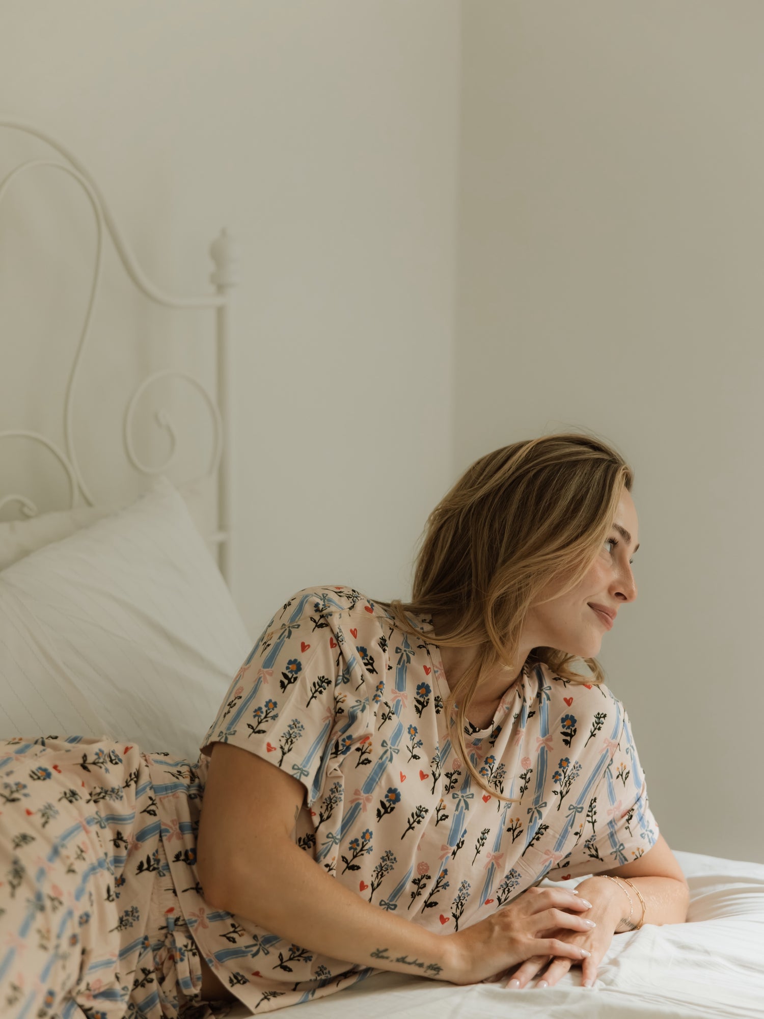 Bows &amp; Petals Women Sleepwear Set